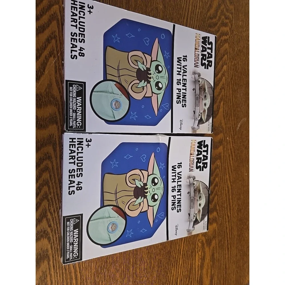 Star Wars The Mandalorian 16 Valentines w/ 16 Pins Lot Of 2